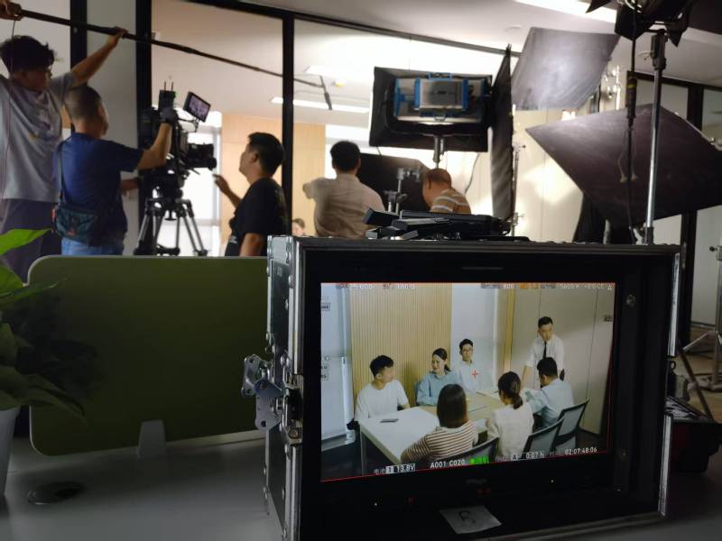 鹿泉市TVC拍摄公司：科技产品视觉化大师，诠释未来感与功能美学